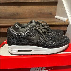 Nike Black and White Sneakers with Air Max Cushioning